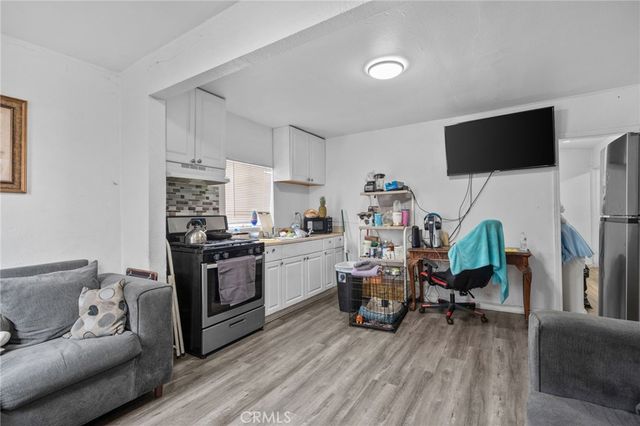9538 Compton Avenue, Los Angeles, CA 90002