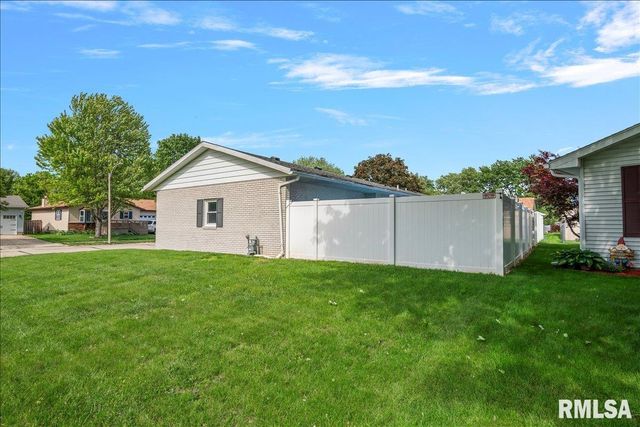 204 Buckhorn Drive, Springfield, IL 62707