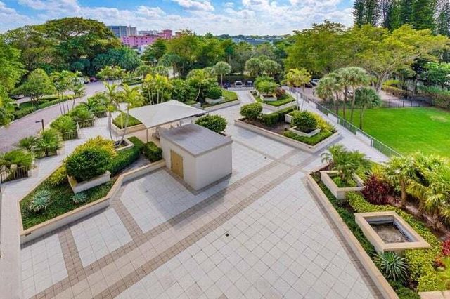 901 E Camino Real 5d, Boca Raton, FL 33432