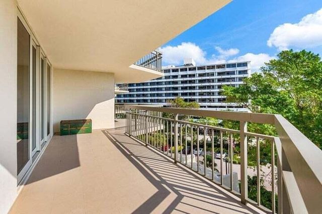 901 E Camino Real 5d, Boca Raton, FL 33432