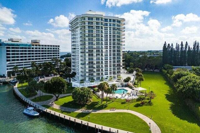 901 E Camino Real 5d, Boca Raton, FL 33432