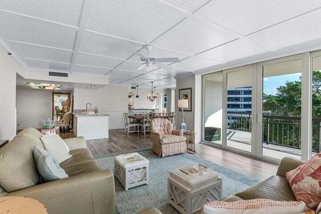 901 E Camino Real 5d, Boca Raton, FL 33432