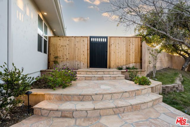 33310 Hassted Drive, Malibu, CA 90265