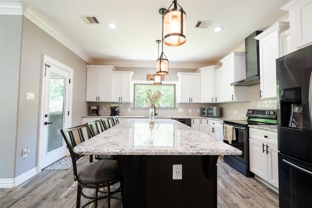 501 N Fairway Loop, Coldspring, TX 77331