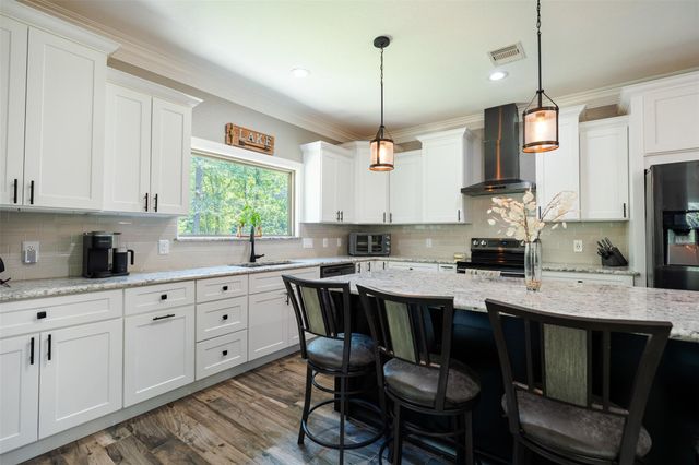 501 N Fairway Loop, Coldspring, TX 77331