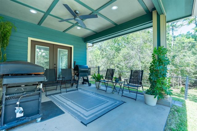 501 N Fairway Loop, Coldspring, TX 77331