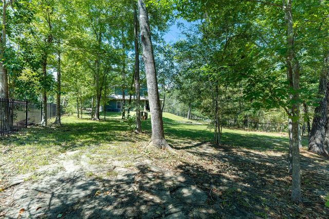 501 N Fairway Loop, Coldspring, TX 77331