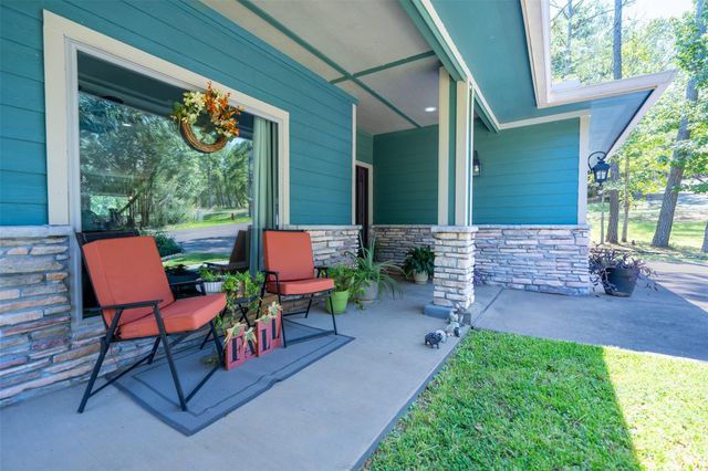 501 N Fairway Loop, Coldspring, TX 77331