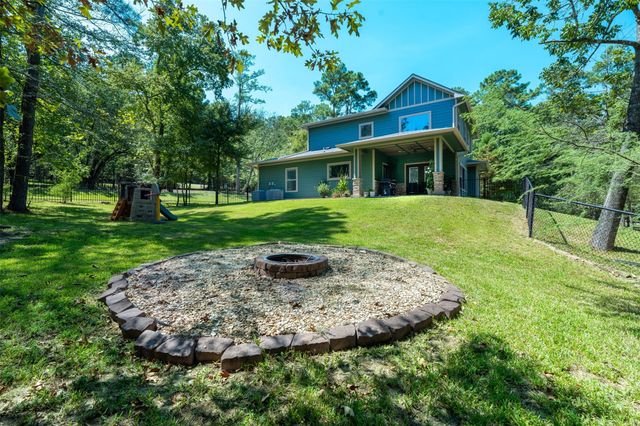 501 N Fairway Loop, Coldspring, TX 77331