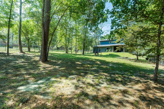 501 N Fairway Loop, Coldspring, TX 77331