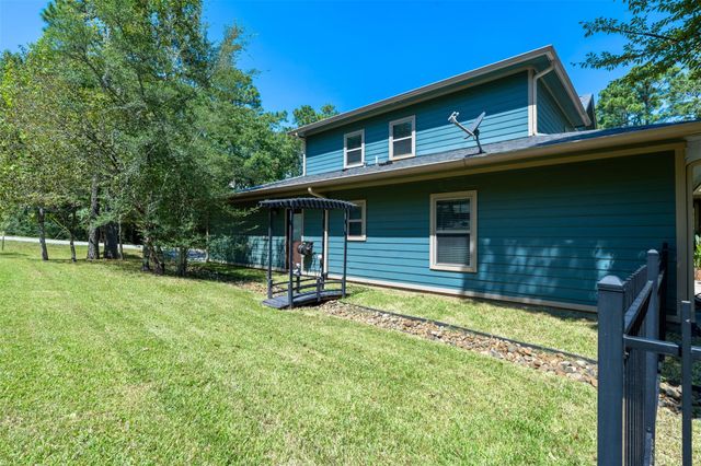 501 N Fairway Loop, Coldspring, TX 77331