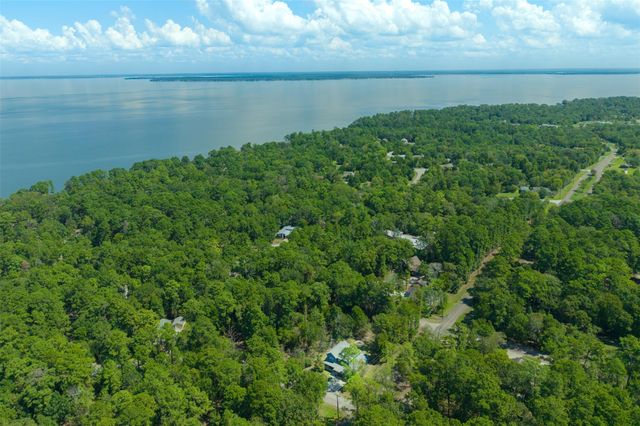 501 N Fairway Loop, Coldspring, TX 77331