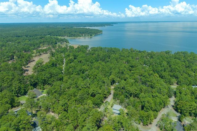 501 N Fairway Loop, Coldspring, TX 77331