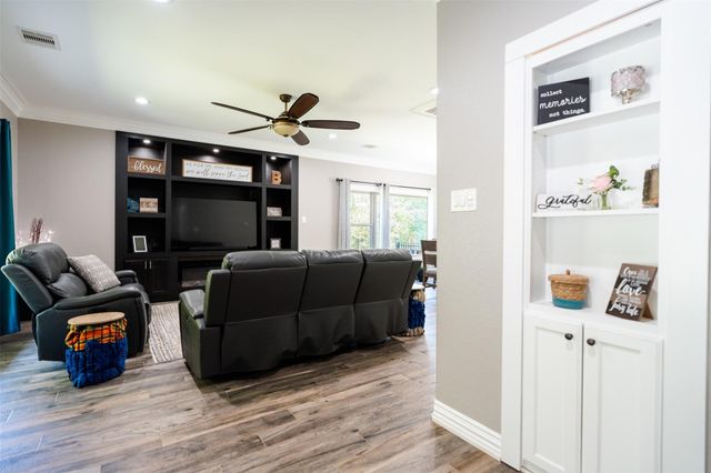 501 N Fairway Loop, Coldspring, TX 77331