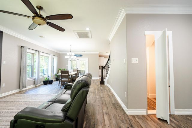 501 N Fairway Loop, Coldspring, TX 77331
