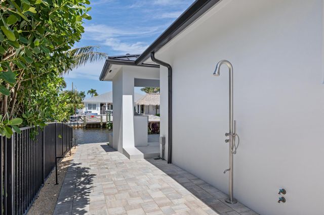 23 Leeward Circle, Tequesta, FL 33469