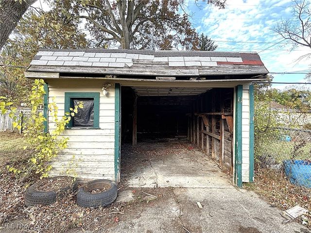 12510 Summerland Avenue, Cleveland, OH 44111