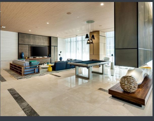55 SW 9th St 2709, Miami, FL 33130