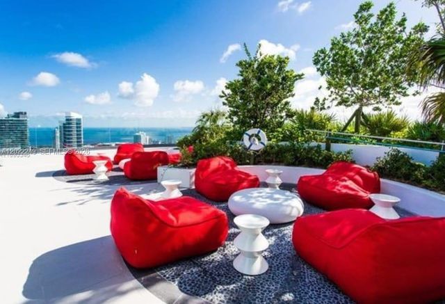 55 SW 9th St 2709, Miami, FL 33130