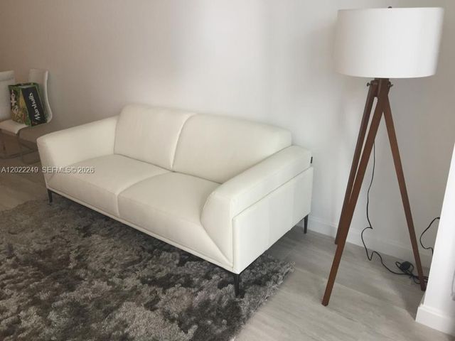 55 SW 9th St 2709, Miami, FL 33130