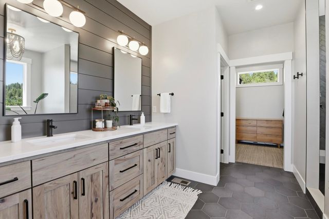 6645 Blue Ridge Way, Deer Park, WA 99006