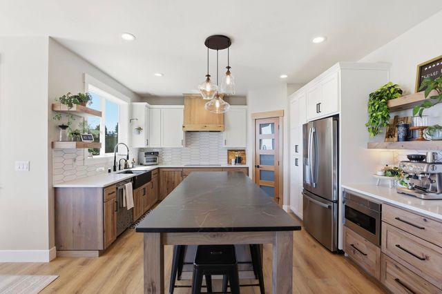 6645 Blue Ridge Way, Deer Park, WA 99006