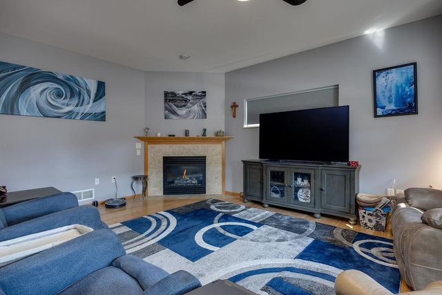 2516 LEOPOLD Way, Sun Prairie, WI 53590