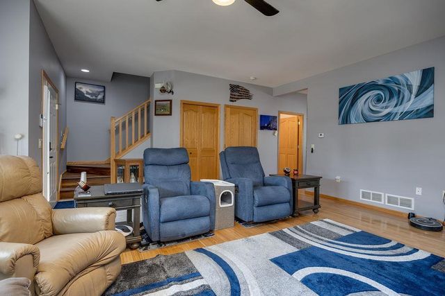 2516 LEOPOLD Way, Sun Prairie, WI 53590