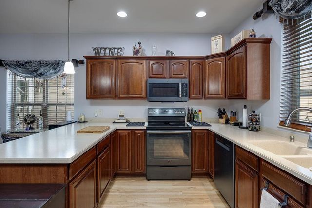 2516 LEOPOLD Way, Sun Prairie, WI 53590