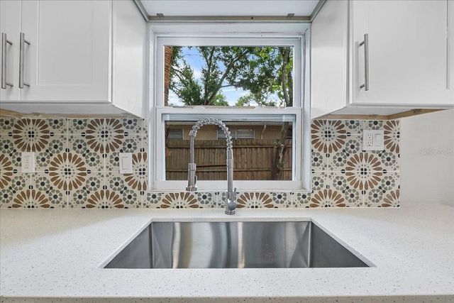 1906 E IDA STREET, Tampa, FL 33610