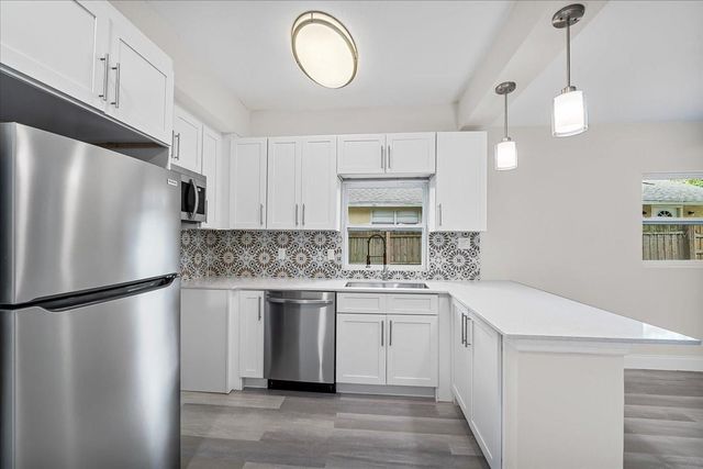 1906 E IDA STREET, Tampa, FL 33610