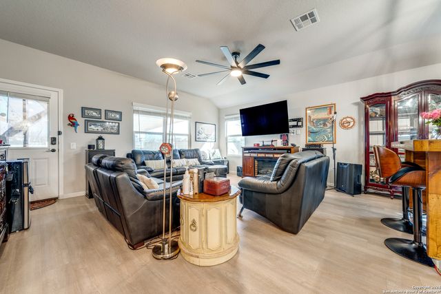 11934 CHIPPER LNDG, San Antonio, TX 78221