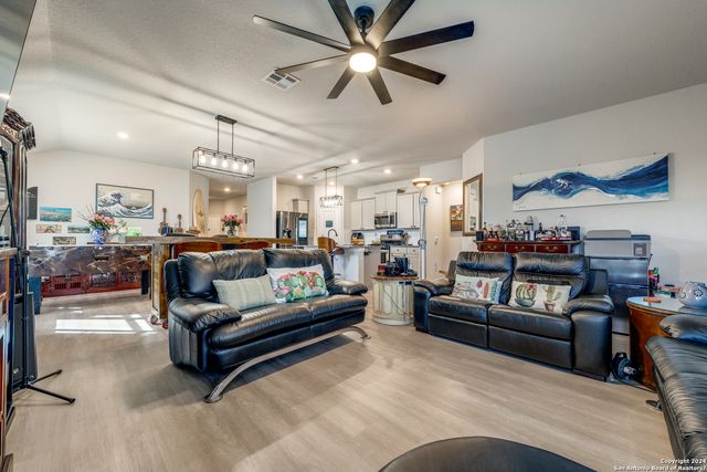 11934 CHIPPER LNDG, San Antonio, TX 78221