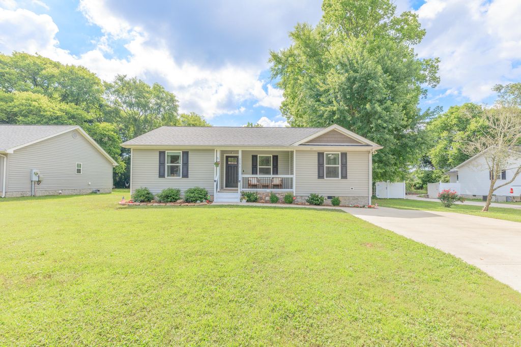 11671 Walker Road, Soddy Daisy, TN 37379