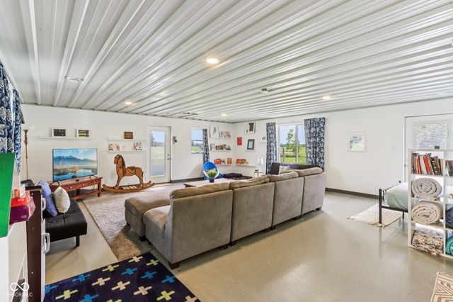 26735 Six Points Road, Sheridan, IN 46069