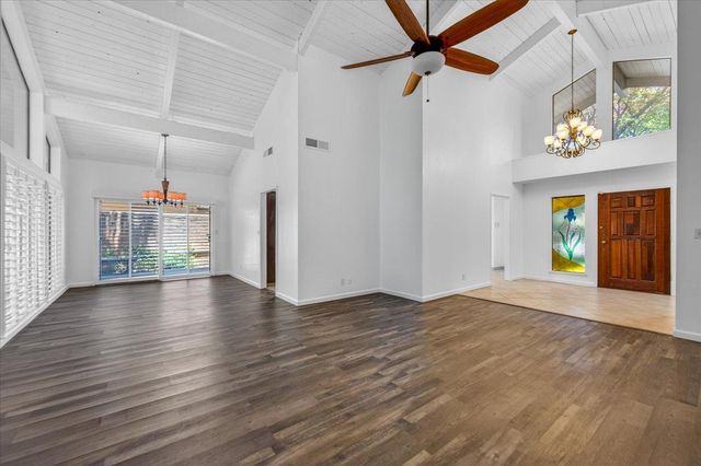 5564 N El Adobe Drive, Fresno, CA 93711
