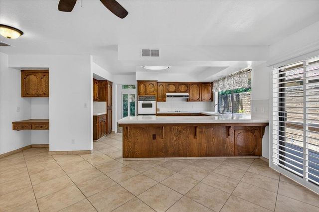 5564 N El Adobe Drive, Fresno, CA 93711