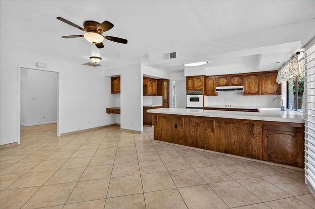 5564 N El Adobe Drive, Fresno, CA 93711