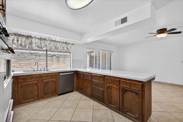 5564 N El Adobe Drive, Fresno, CA 93711
