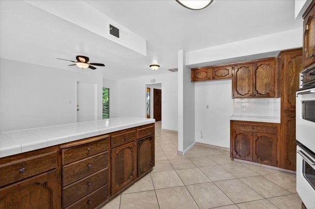 5564 N El Adobe Drive, Fresno, CA 93711