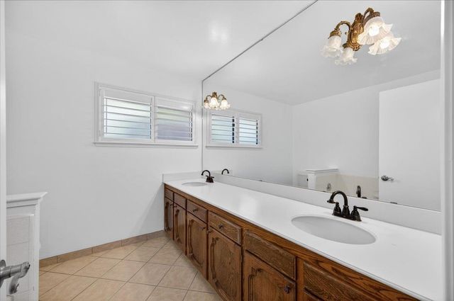 5564 N El Adobe Drive, Fresno, CA 93711