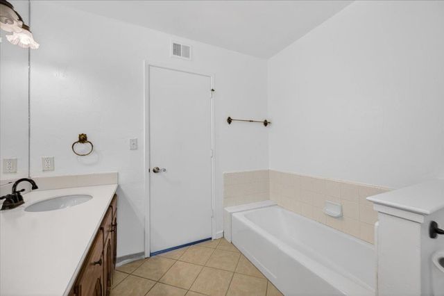 5564 N El Adobe Drive, Fresno, CA 93711