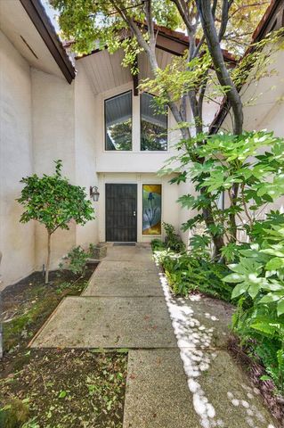 5564 N El Adobe Drive, Fresno, CA 93711