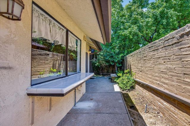 5564 N El Adobe Drive, Fresno, CA 93711