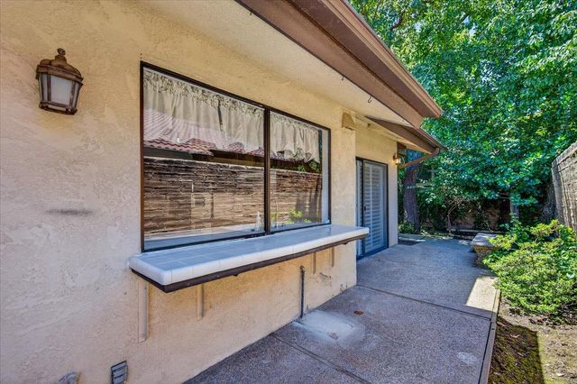 5564 N El Adobe Drive, Fresno, CA 93711