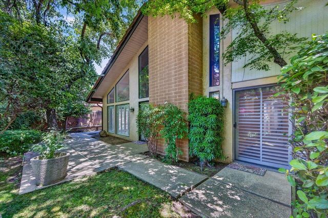 5564 N El Adobe Drive, Fresno, CA 93711