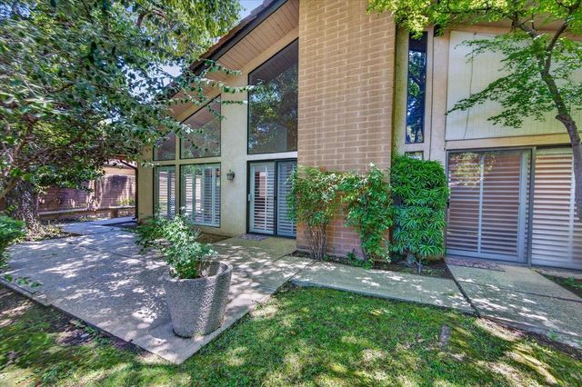 5564 N El Adobe Drive, Fresno, CA 93711