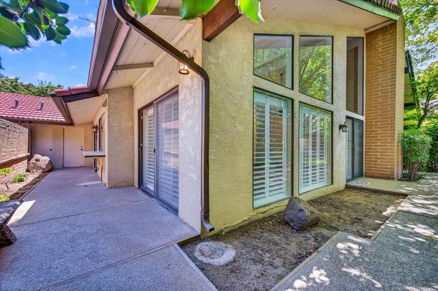 5564 N El Adobe Drive, Fresno, CA 93711