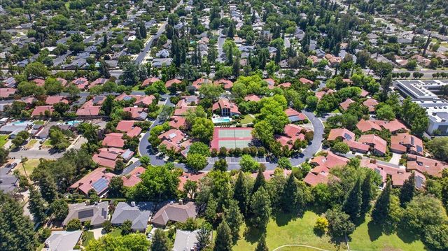 5564 N El Adobe Drive, Fresno, CA 93711