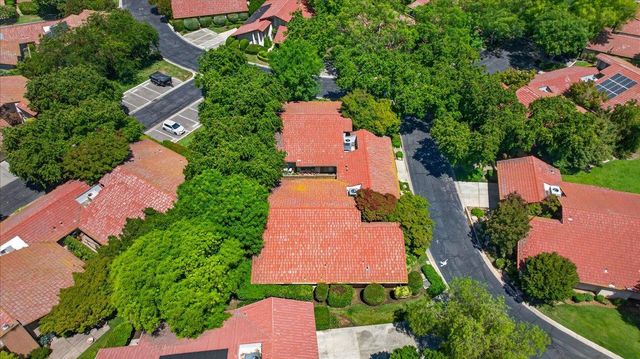 5564 N El Adobe Drive, Fresno, CA 93711